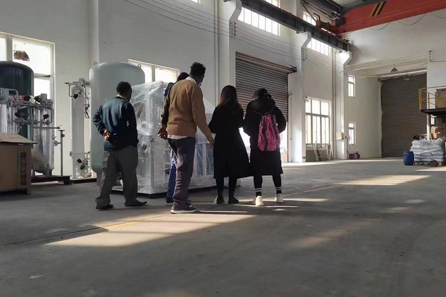 ลูกค้าชาวอินเดียเยี่ยมชมโรงงาน 